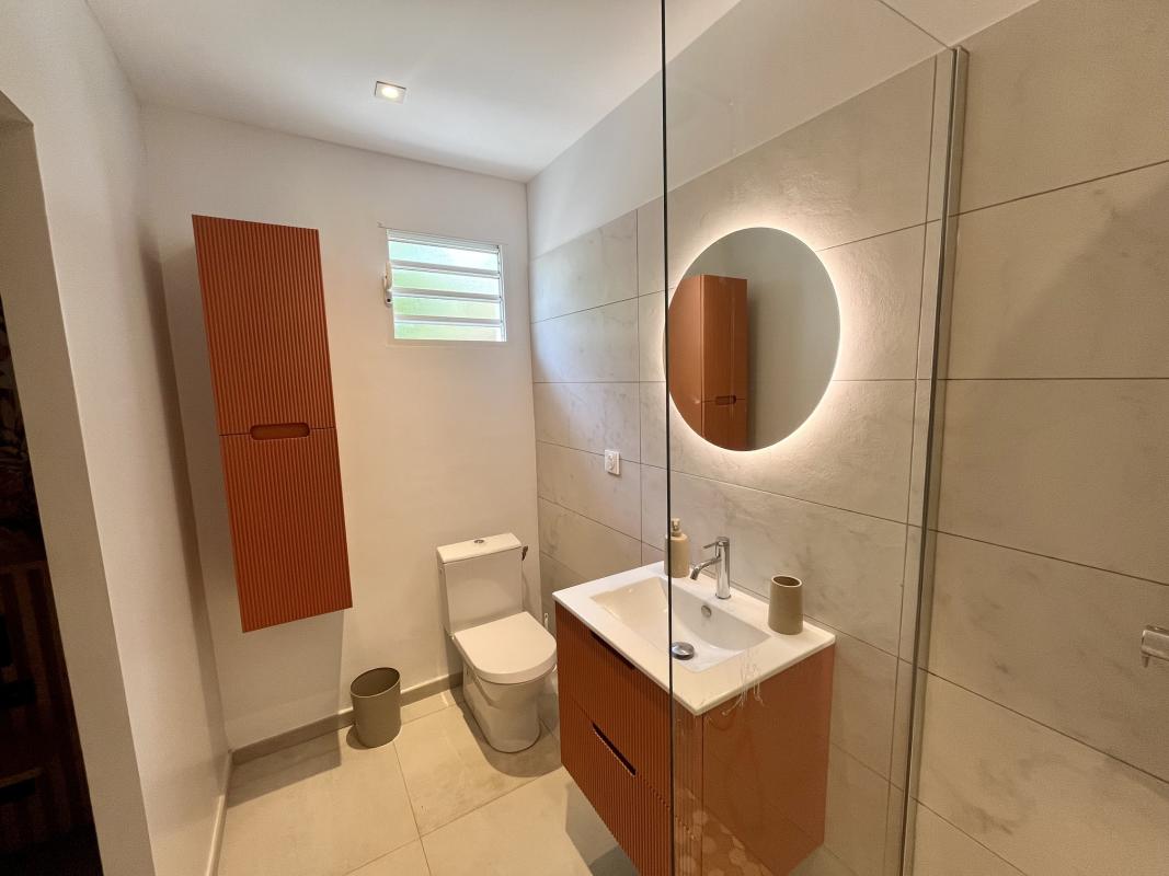 salle de douche marron clair 2